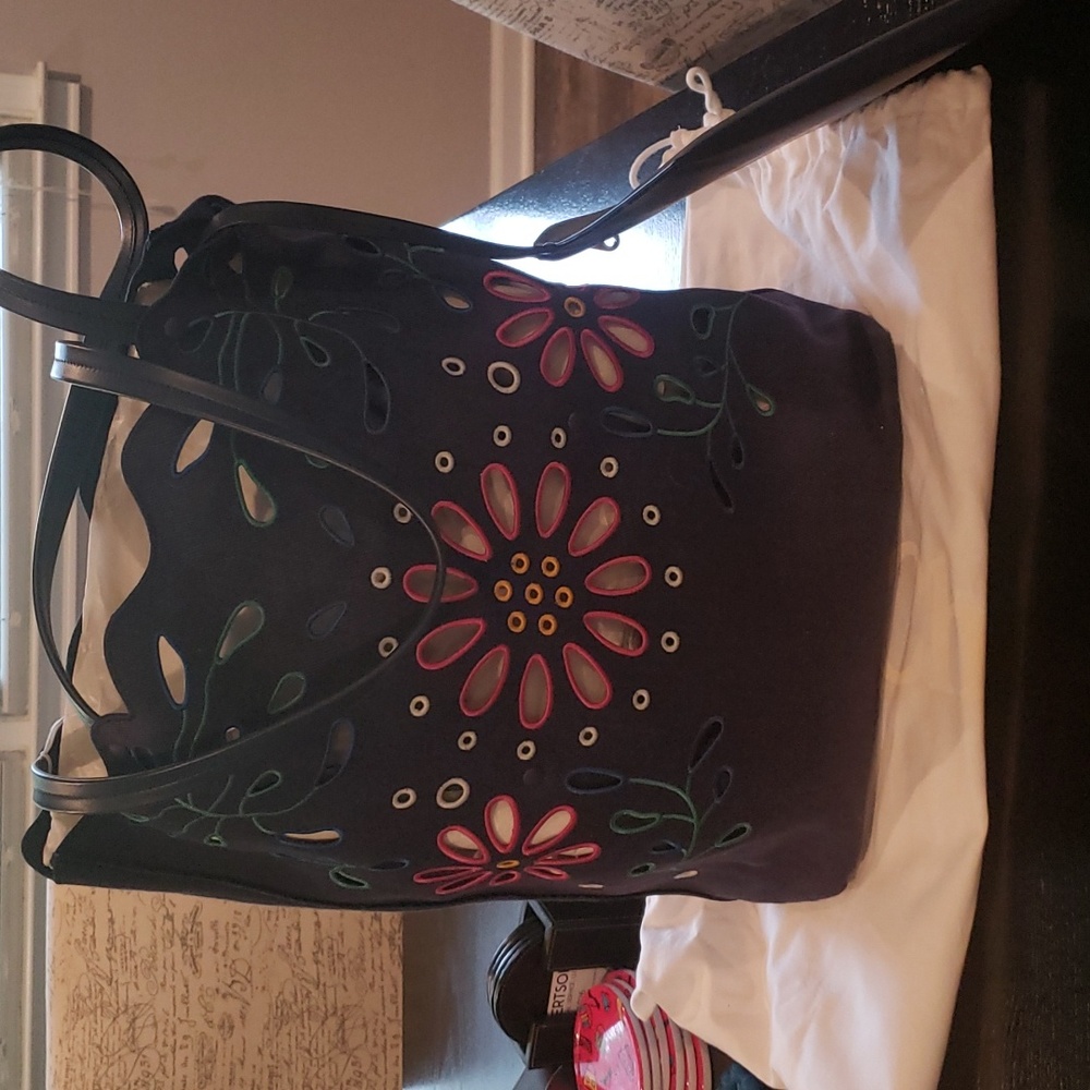 NWT! Chloe Larger Kamilla North/South Tote